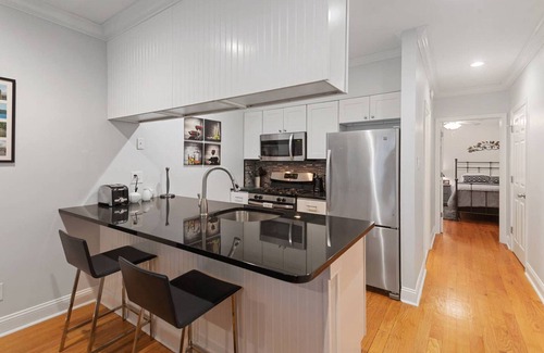 Graduate Hospital Condo | Beautiful 2 bedroom in Graduate Hospital w Back Patio