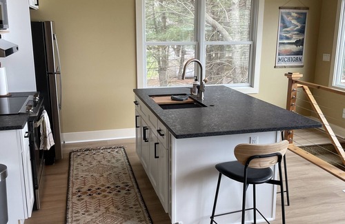 Baldwin House | Beautiful 2 bedroom/1 Bathroom Guest House on Big Star Lake, Sleeps 4