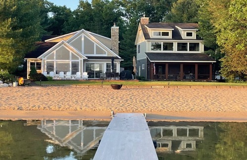 Baldwin House | Beautiful 2 bedroom/1 Bathroom Guest House on Big Star Lake, Sleeps 4