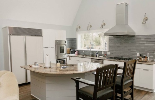 DeRidder House | Beautiful 2 Bedroom 1.5 Bathroom home with stocked fishing ponds.