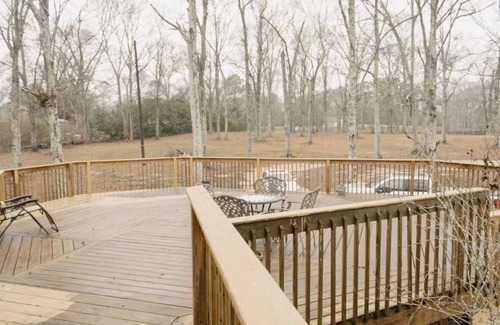 DeRidder House | Beautiful 2 Bedroom 1.5 Bathroom home with stocked fishing ponds.