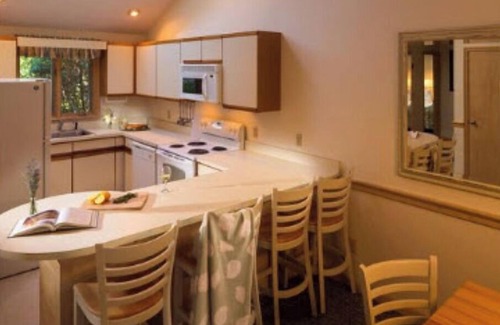 Mashpee Condo | Beautiful 2 bedroom/2 bathroom condo in a pine woods setting.