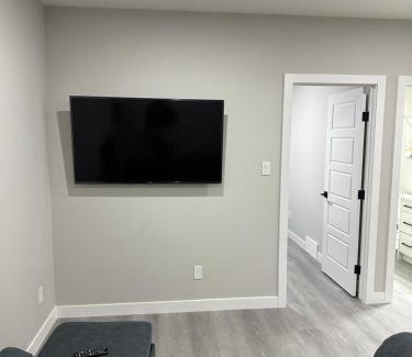 Calgary Apartment | Beautiful 2 bedroom 2 bath in NW Calgary