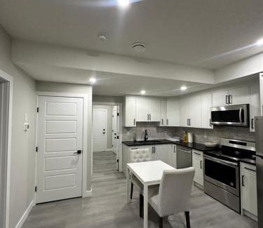 Calgary Apartment | Beautiful 2 bedroom 2 bath in NW Calgary