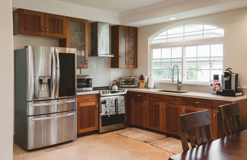 Portlock House | Beautiful 2 Bedroom/2 Bath/Sleeps 6