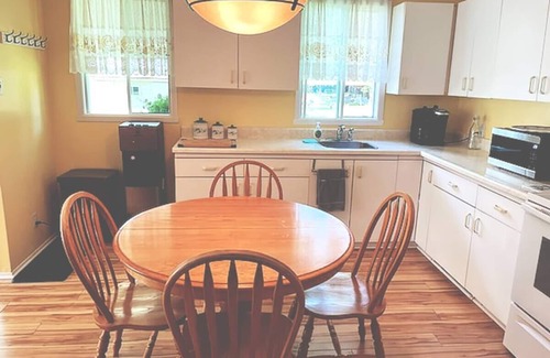 South Glengarry Cottage | Beautiful 2 Bedroom 4-Season Cottage