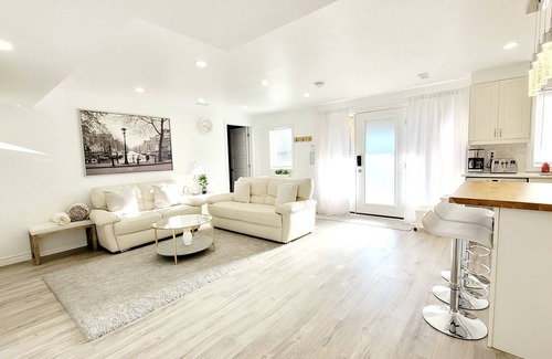 Cambridge Apartment | Beautiful 2 Bedroom Apartment Close to Hwy 401 & Hwy 8 in Cambridge