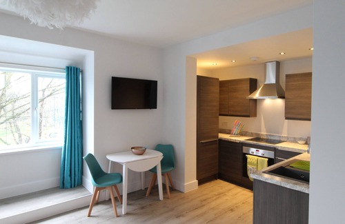 Liverpool Apartment | Beautiful 2 bedroom apartment in a great location at Childwall Fiveways (Flat 2)
