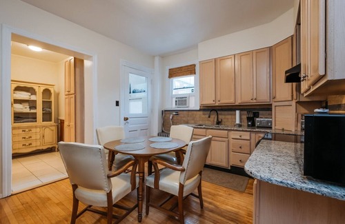 Hamilton District Apartment | Beautiful 2 Bedroom Apartment in Allentown Center - Enhanced Cleaning