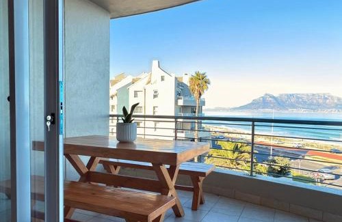 Flamingo Vlei Apartment | Beautiful 2 Bedroom Apartment with Ocean Views, Bloubergstrand
