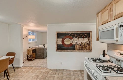 Lakewood Apartment | Beautiful 2 bedroom basement apartment in Lakewood
