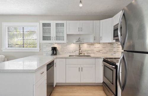 Key Largo Condo | Beautiful 2 Bedroom Condo with Dock Slip and Pool