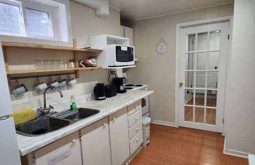Clarkson-Lorne Park Apartment | Beautiful 2 Bedroom lower Suite in Mississauga