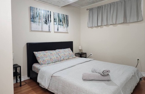 Clarkson-Lorne Park Apartment | Beautiful 2 Bedroom lower Suite in Mississauga