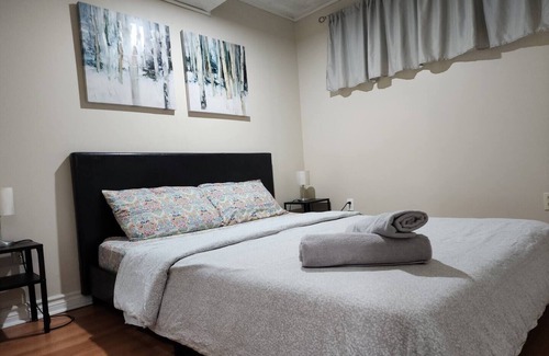 Clarkson-Lorne Park Apartment | Beautiful 2 Bedroom lower Suite in Mississauga