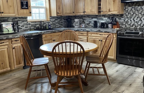 Florien Cabin | Beautiful 2 Bedroom Cabin with a lake view.
