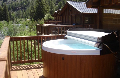 Almont Cabin | Beautiful 2 Bedroom Cabin on Taylor River with Private Hot Tub