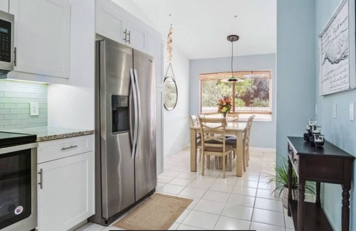 Naples Condo | Beautiful 2 bedroom condo with resort amenities. Minutes from downtown & beaches