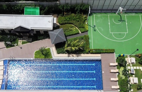 Paranaque Condo | Beautiful 2-bedroom condo with WiFi and AC in charming Pasay City