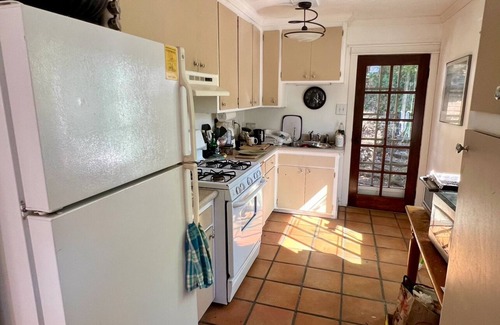 Fairfax House | Beautiful 2-bedroom cottage in wooded Deer park neighborhood
