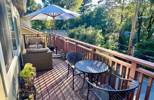 Fairfax House | Beautiful 2-bedroom cottage in wooded Deer park neighborhood