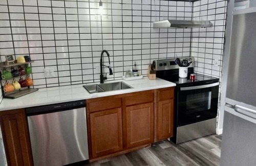 King Cottage | Beautiful 2-bedroom Cottage