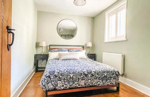 Arundel House | Beautiful 2 Bedroom Cottage with Private Courtyard in Arundel Centre