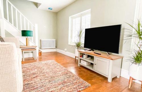 Arundel House | Beautiful 2 Bedroom Cottage with Private Courtyard in Arundel Centre