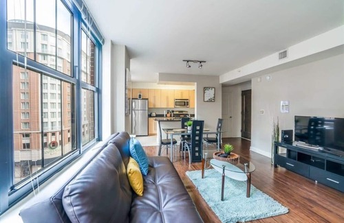 Harbor East Apartment | Beautiful 2 Bedroom Fully Furnished Apartment on Harborfront