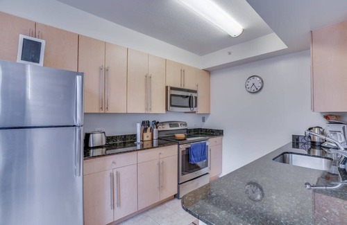 Harbor East Apartment | Beautiful 2 Bedroom Fully Furnished Apartment on Harborfront