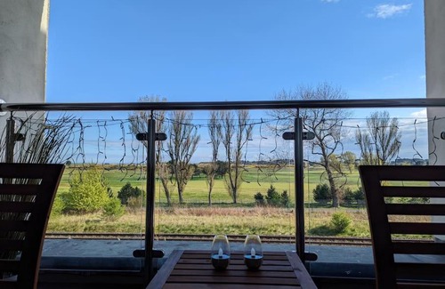 Carnoustie Apartment | Beautiful 2 bedroom flat overlooking golf course