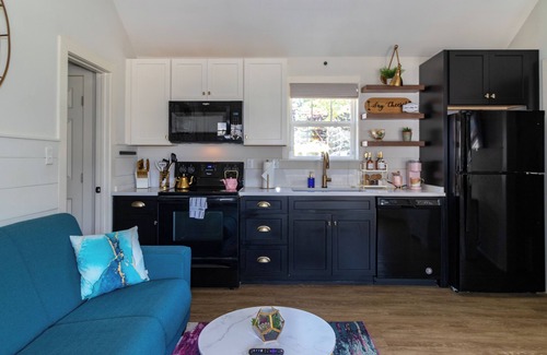 Cooper-Young Historic District House | Beautiful 2 bedroom free parking, fenced yard
