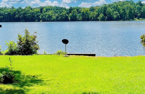 Buchanan Apartment | Beautiful 2-bedroom Garden Apartment, Lake Access, Hot Tub, AC Parking, Buchanan