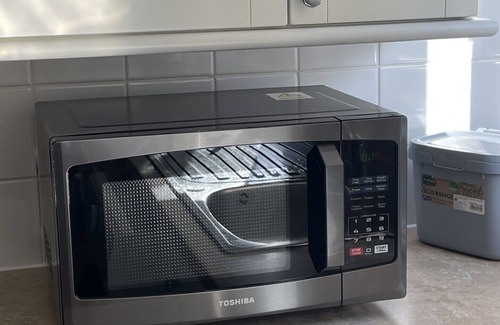 Bracknell Apartment | Beautiful 2 bedroom for 5, walk to town, near Legoland and Lapland!