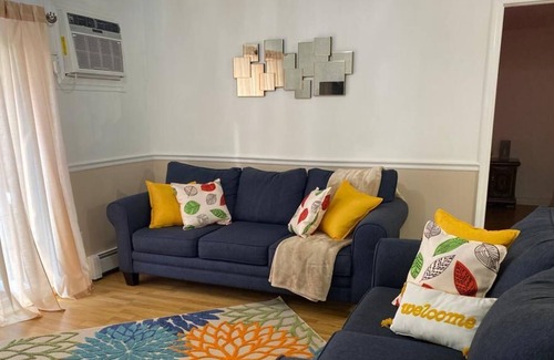 Monroe Apartment | Beautiful 2 Bedroom Guest House With Parking