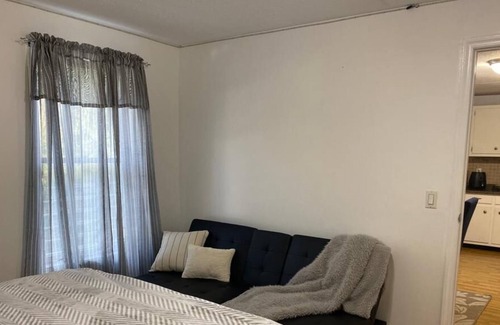 Monroe Apartment | Beautiful 2 Bedroom Guest House With Parking