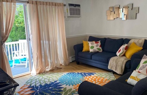Monroe Apartment | Beautiful 2 Bedroom Guest House With Parking