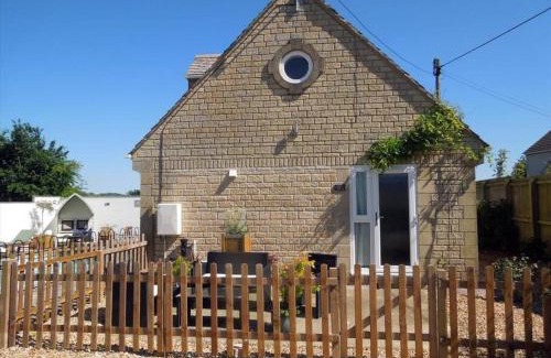 Chippenham House | Beautiful 2 bedroom guest house with private pool in Lacock, Wiltshire