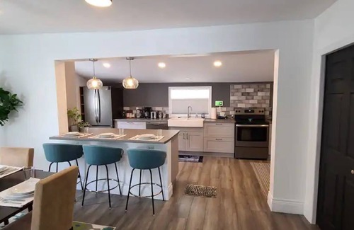 North Bay House | Beautiful 2 Bedroom Home in the Heart of North Bay