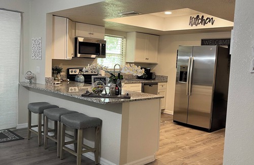 Indian Beach Sapphire Shores House | Beautiful 2 bedroom home just minutes away from Sarasota Bay.