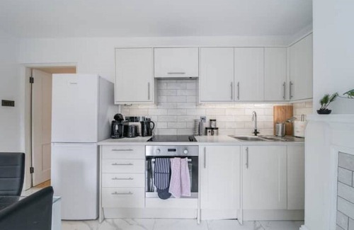 Brasted House | Beautiful 2 Bedroom House With Spacious Garden BBQ