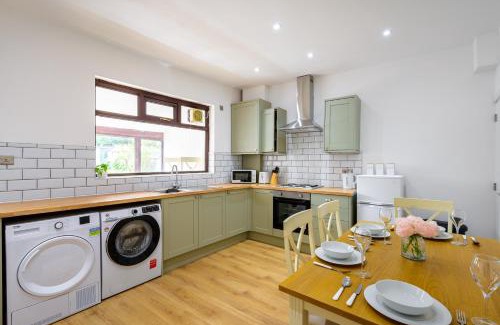 Atherton House | Beautiful 2 Bedroom House in Atherton, Free Parking