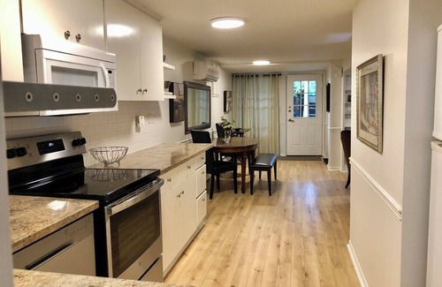 Roncesvalles Village House | Beautiful 2 Bedroom Lower Level Apt in Roncesvalles/High Park