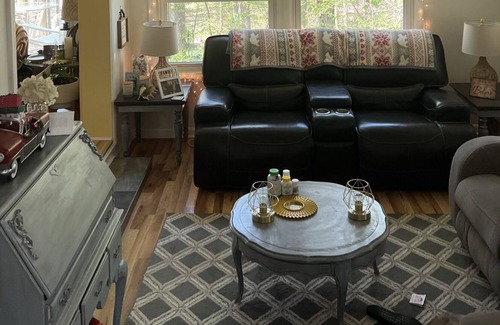 Louisa Cottage | Beautiful 2 bedroom one bathroom cottage. Lake gated community!