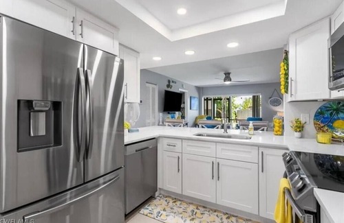 Yacht Club Condo | Beautiful 2 bedroom, 2 bath condo with pool. 5 mins to shops and restaurants.