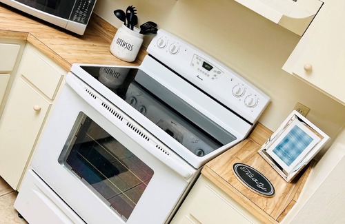 Gainesville House | Beautiful 2 bedroom unit across from UF stadiumn