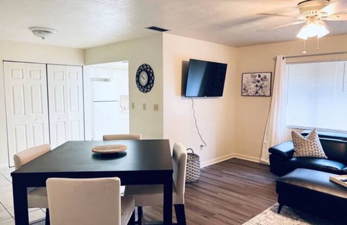 Gainesville House | Beautiful 2 bedroom unit across from UF stadiumn