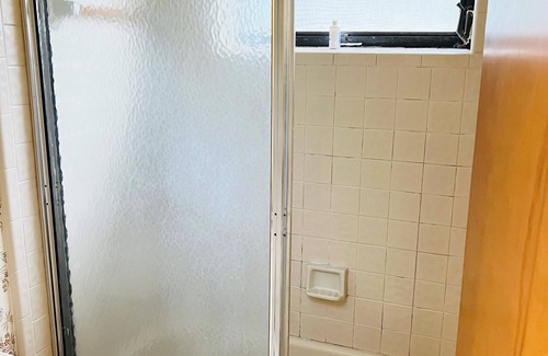Gainesville House | Beautiful 2 bedroom unit across from UF stadiumn