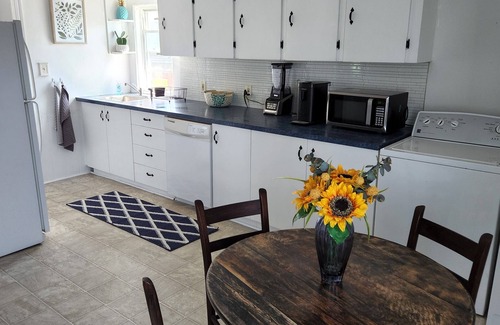 Manchester Apartment | Beautiful 2 bedroom apartment just east of downtown Manchester
