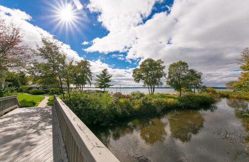 Acme Apartment | Beautiful 2 Bedroom Lakeside Condo at The Shores